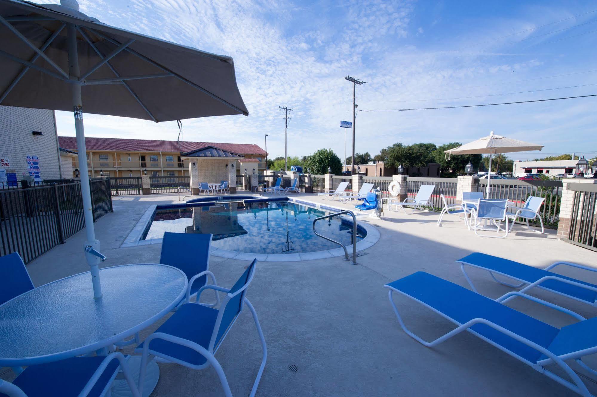 Arya Inn & Suites Farmers Branch Eksteriør billede