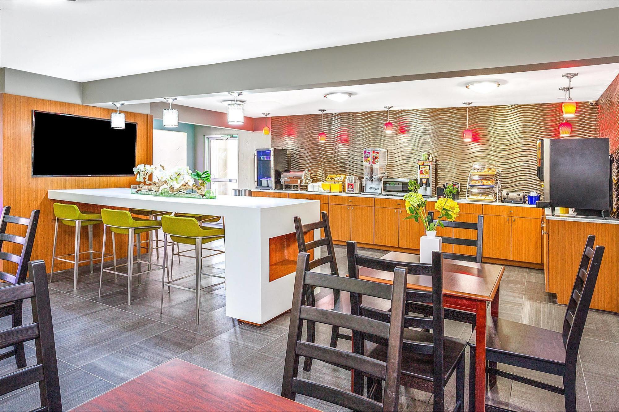Arya Inn & Suites Farmers Branch Eksteriør billede