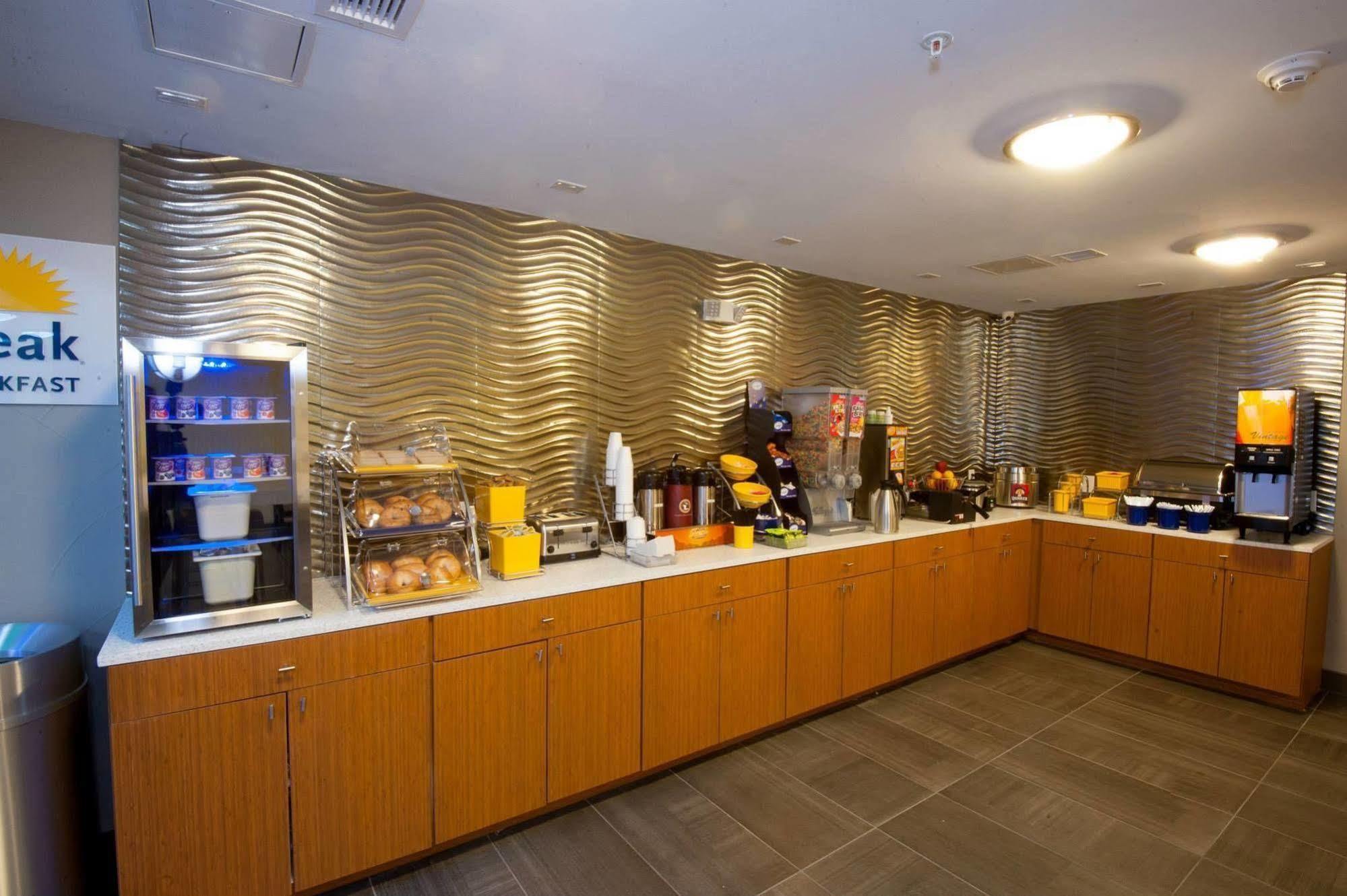Arya Inn & Suites Farmers Branch Eksteriør billede